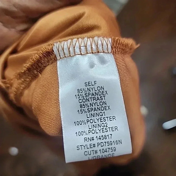 PRIVY Ruched open Keyhole Midi dress. NWT Size Large - Picture 8 of 8